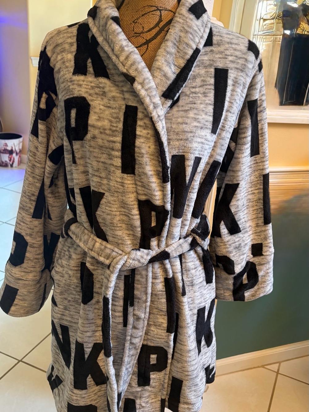 PINK Victoria's Secret Gray Shawl-Collar Logo wrap robe